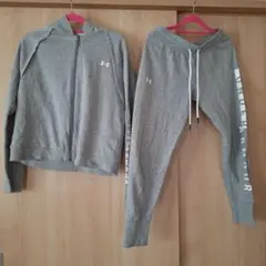 UNDER ARMOUR グレー ジャージセットアップ