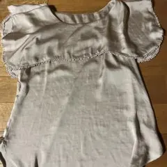 ベージュ フリル 半袖 トップスのサムネイル