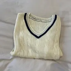 Vネックニット
