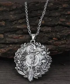 【大人気】ネックレス　魔女　魔法使い　ほうき　ボタニカル　レア　1191