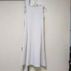 【新品未使用】ユニクロウルトラストレッチエアリズムワンピース L オフホワイト