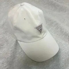 GUESS キャップ ホワイトのサムネイル