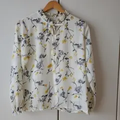 値下げ⭐美品　花柄フリルネック長袖ブラウス　入学　卒業