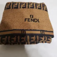 未使用保管品　FENDI ロゴ入り バスタオルのサムネイル