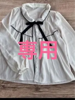リボン付きホワイトブラウス