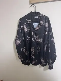 JUNRED黒花柄長袖シャツのサムネイル
