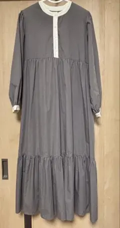 グレーの長袖ティアードワンピース Mサイズ