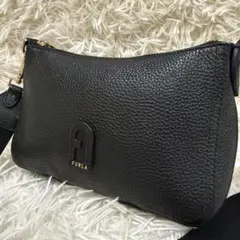 美品✨フルラ アテナ ショルダーバッグ ドーム型 シボ革レザー