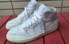 NIKE　ナイキ　エアージョーダン1 ミッドカット　ホワイト27.5cm
