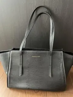 美品　チャールズ&キース　バック
