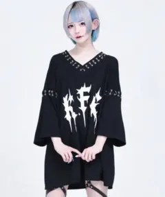 『REFLEM/レフレム』リングピアスつきTシャツ　ブラック　FREEサイズのサムネイル