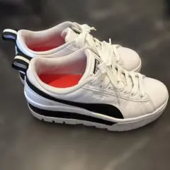 PUMA 厚底スニーカー ホワイト ブラック24cmのサムネイル