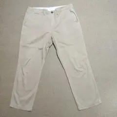 GU ベージュ チノパン