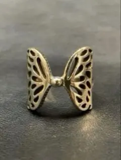 【極美品】希少 繊細な透かし彫り バタフライリング アンティーク調 指輪　リング