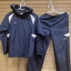 ウィンドブレーカーnike