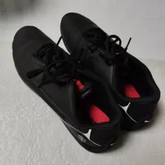 PUMAブラック メッシュスニーカー