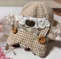 ちびぬい服　カフェオーレチェックサロペット　小花柄シャツ　ナチュラルコーデのサムネイル