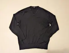 ユニクロ　エクストラファインメリノウールVネックセーター　ブラック