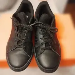 アディダス　オールブラックスニーカー