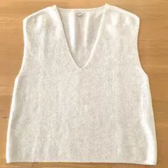 ユニクロ　美品　3DスフレヤーンVネック ニットベスト　オフホワイト　M