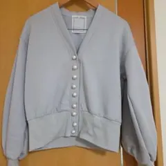 【新品タグ付き】パールボタン付き長袖カーディガンのサムネイル