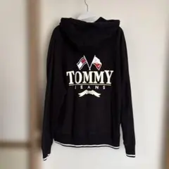 TOMMY JEANS 黒パーカー フード付き