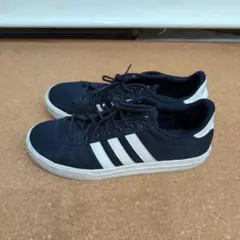 33 アディダス　スニーカー