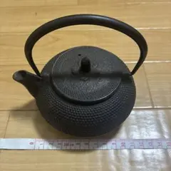 未使用品、供箱、栞、タグ付　南部天正堂作１９型コシキアラレ　南部鉄瓶　南部鉄器 2025年最新】運南堂 南部鉄瓶の人気アイテム - メルカリ