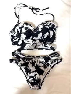 【美品】rienda バンドゥビキニ 花柄 XS モノトーンのサムネイル