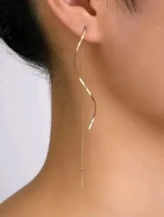 ウェーブ チェーン ロングピアス ゴールドカラー