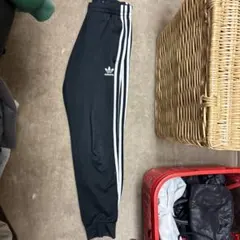 adidasトラックパンツ黒のサムネイル
