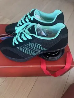 ハイブリッドウォーキングシューズ　( アイジェクス)