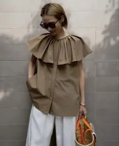 ellieエリー フリル付きノースリーブシャツ ベージュ　完売品