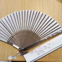 花柄が美しい絹のお扇子 ケース付き