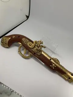 【激レア】パイレーツ オブ カリビアン フリントロック式ピストル 額付レプリカ 激レア】パイレーツ オブ カリビアン フリントロック式ピストル 額付