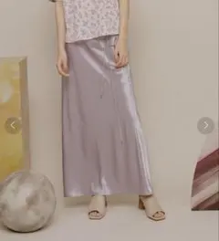 【お盆セール】 Lily Brown シャイニーロングスカート くすみパープルのサムネイル