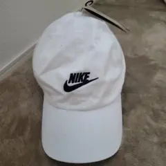 NIKE キャップ ホワイト 刺繍ロゴ