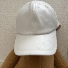 ひ*ぃ様 GYDA エンボスロゴ ベースボールキャップ ホワイトのサムネイル
