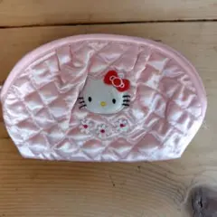 ハローキティ サテン キルティング ポーチ ピンク チャーム付き