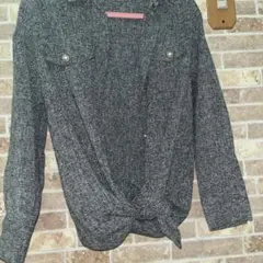 ブラウス パールボタン／新品に近い