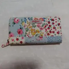 Cath Kidston 花柄パッチワーク長財布のサムネイル