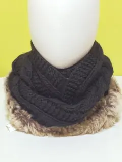 黒いニットスヌード（ファー付き）