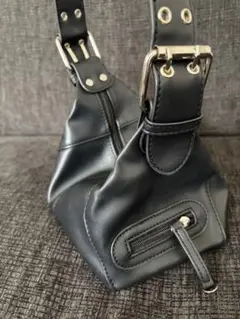 黒ハンドバッグ