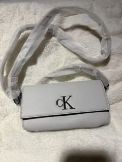Calvin Klein ホワイト ショルダーバッグのサムネイル