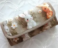☆ハンドメイド　毛糸のウサギさん　春のやりくり長財布　収納たっぷりWファスナー☆