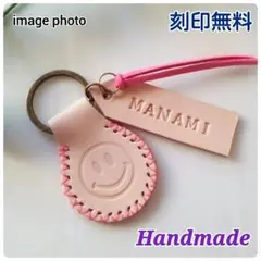 本革 タグ付き　ニコちゃん レザーキーホルダー