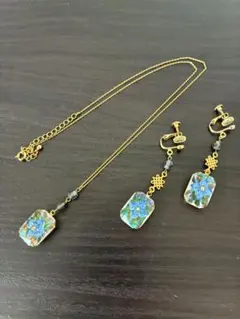 ハンドメイド　青い花柄ビンテージ　ネックレスとイヤリングセット