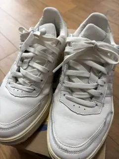 アディダス　スニーカー　23.5cm