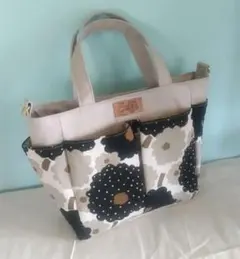 ハンドメイドのポケットいっぱいトートバッグ