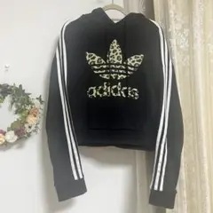 adidas ヒョウ柄ロゴ フード付きパーカー